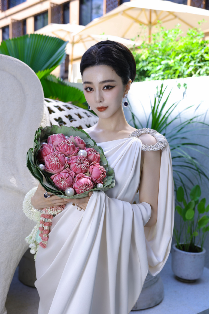 L&agrave;n da của Phạm Băng Băng vẫn mịn đẹp suốt 10 tiếng dự sự kiện tại xứ ch&ugrave;a V&agrave;ng - Ảnh: mạng x&atilde; hội