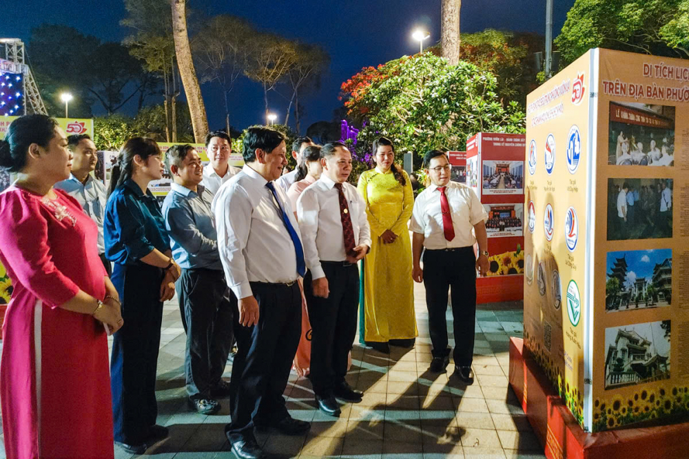 Tối 30/6, UBND phường Vườn L&agrave;i tổ chức chương tr&igrave;nh kỷ niệm 50 năm Ng&agrave;y Th&agrave;nh phố S&agrave;i G&ograve;n - Gia Định ch&iacute;nh thức mang t&ecirc;n chủ tịch Hồ Ch&iacute; Minh v&agrave; c&ocirc;ng bố sản phẩm du lịch phường Vườn L&agrave;i năm 2026.