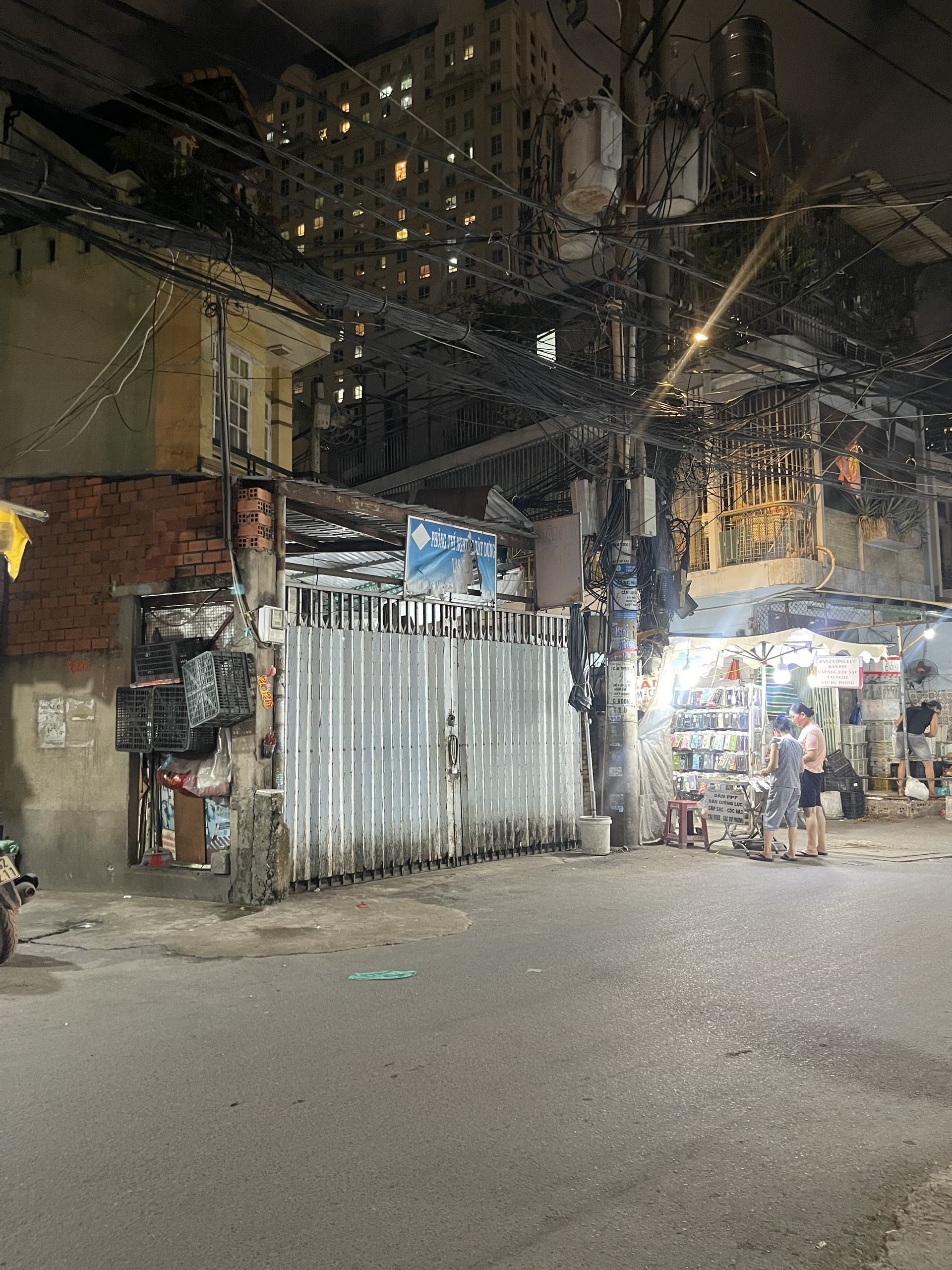 Khu nh&agrave; nơi &ocirc;ng T.V. v&agrave; c&aacute;c anh em tranh chấp 12 năm nay - Ảnh: Diệu Hiền
