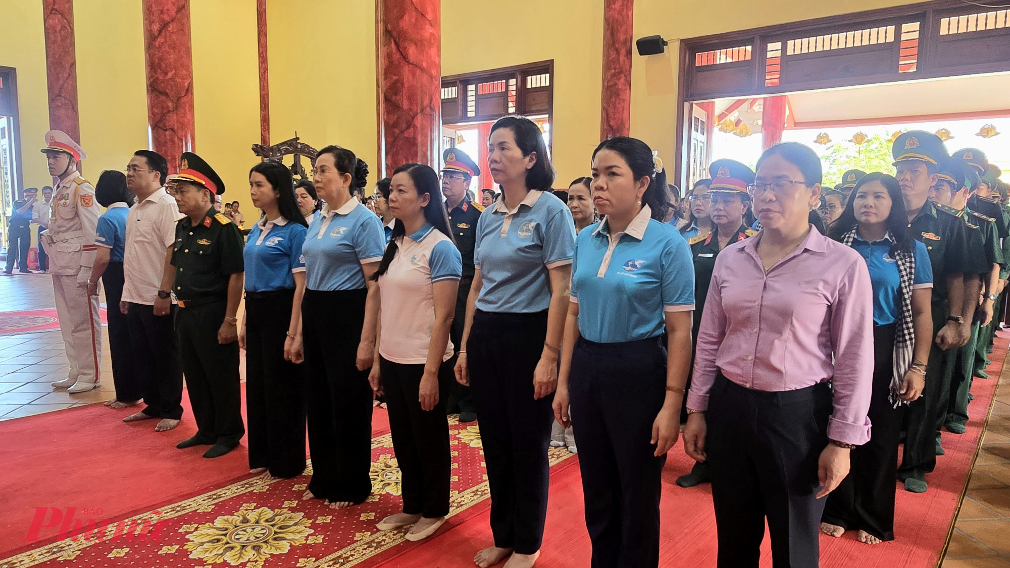 Trong khu&ocirc;n chương tr&igrave;nh,  đo&agrave;n đại biểu Trung ương Hội, tỉnh, th&agrave;nh; l&atilde;nh đạo th&agrave;nh phố,  Qu&acirc;n khu 7, Bộ Tư lệnh th&agrave;nh phố, thường trực Hội Phụ nữ th&agrave;nh phố, l&atilde;nh x&atilde; Cần Giờ, đại  diện đo&agrave;n vi&ecirc;n, hội vi&ecirc;n x&atilde; cần giờ d&acirc;ng hoa, d&acirc;ng hương tưởng nhớ tưởng niệm c&aacute;c Anh h&ugrave;ng liệt sĩ tại Đền thờ Anh h&ugrave;ng, liệt sĩ Rừng S&aacute;c - Cần Giờ 