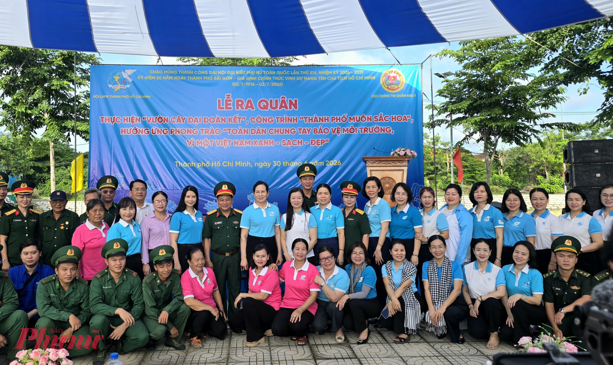 Phụ nữ TPHCM ra quân thực hiện 'Vườn cây đại đoàn kết' và Công trình 'Thành phố muôn sắc hoa'