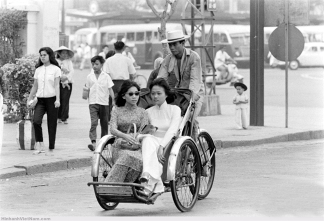 Chiếc áo hở ngực, nữ quyền và khí chất Sài Gòn Chiec ao ho nguc, nu quyen va khi chat Sai Gon