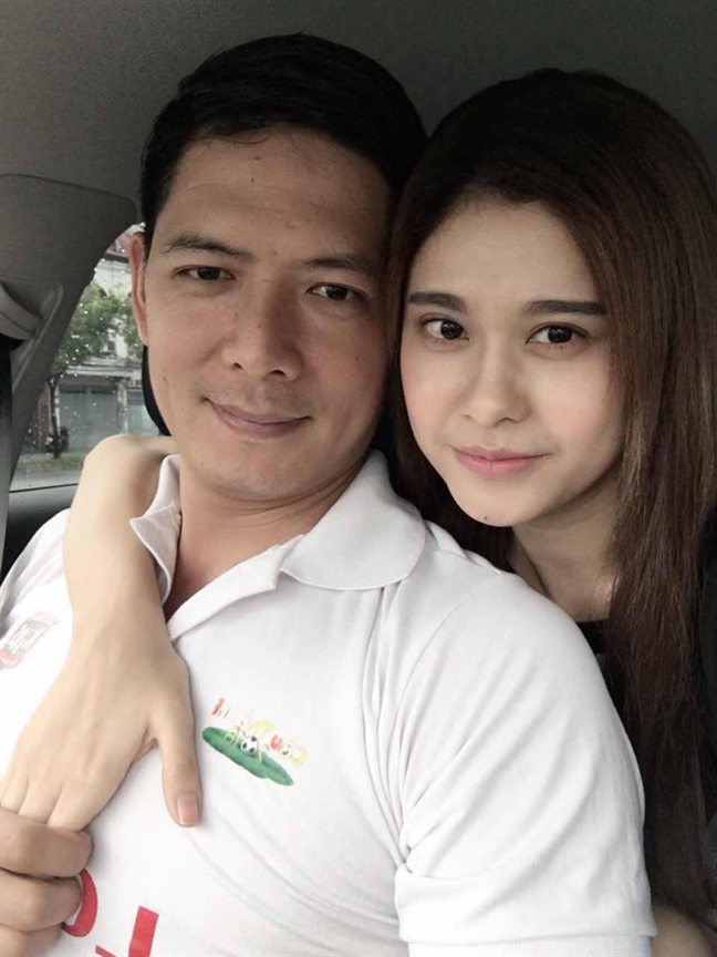 Lo anh Binh Minh om ap, hon Truong Quynh Anh