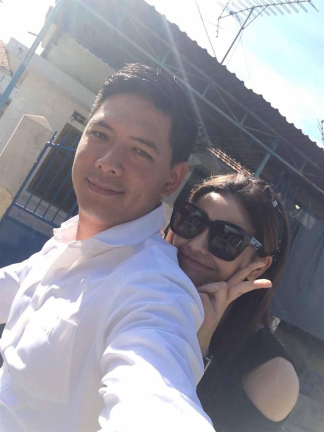 Lo anh Binh Minh om ap, hon Truong Quynh Anh