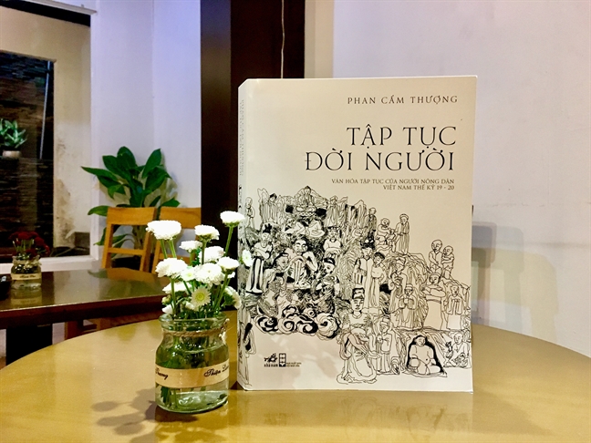 Sach nghien cuu &lsquo;Tap tuc doi nguoi&rsquo;: Tuc hay khong tuc?