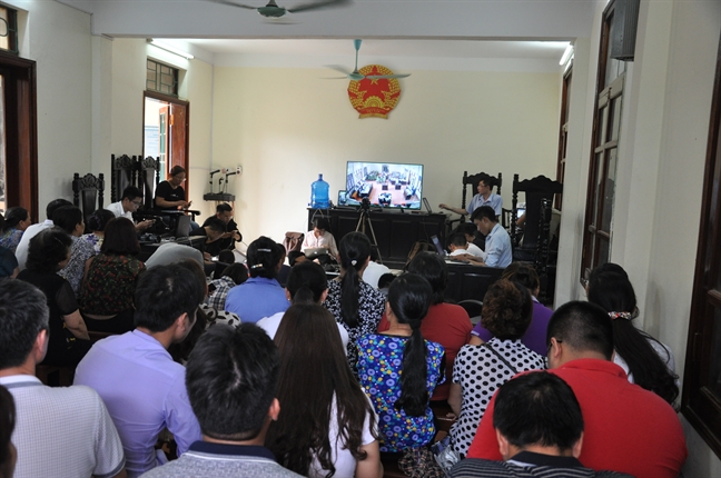 Nhung dem trang cho ngay tuyen an cua bac si Hoang Cong Luong