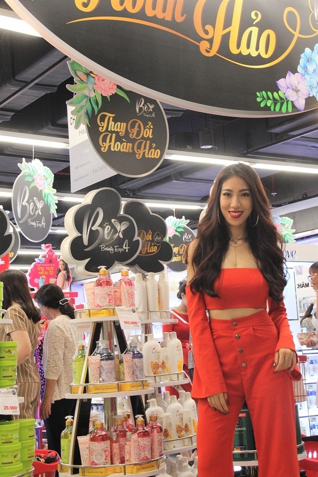 Lang nghe Van Miu bat mi nhung bi kip trang diem cho phai dep