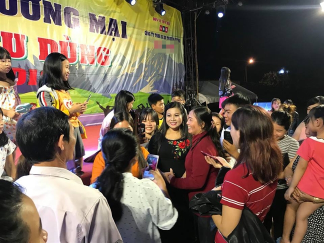 Show ca nhạc tạp kỹ ở tỉnh: Lay lắt sống thời bão gameshow Show ca nhac tap ky o tinh: Lay lat song thoi bao gameshow