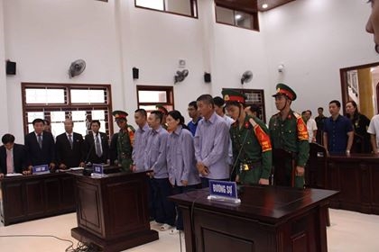 Quan khu 5 xet xu vu buon lau gan 5 trieu lit dau tai cang Cam Ranh