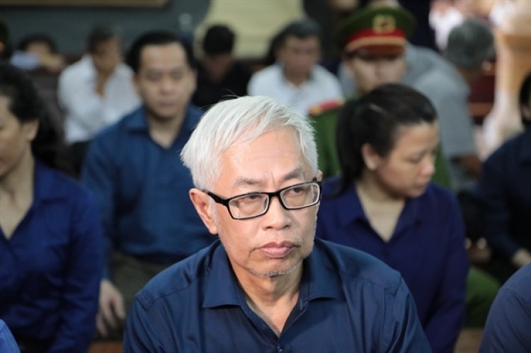 Cựu Tổng giám đốc Ngân hàng Đông Á bật khóc nói lời sau cùng
