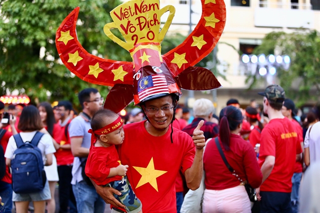 Thắng Malaysia, Việt Nam vô địch AFF Cup 2018, Quang Hải xuất sắc nhất giải Thang Malaysia, Viet Nam vo dich AFF Cup 2018, Quang Hai xuat sac nhat giai