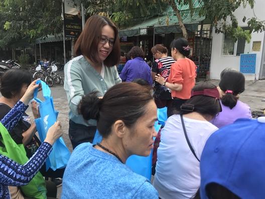 Cac chi phai la nguoi dau tien trong gia dinh phan loai rac tai nguon