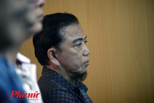 Ra toa vi toi danh bac, nghe si Hong To khai nhung gi?