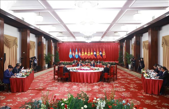 Cuộc gặp giữa Tổng B&iacute; thư T&ocirc; L&acirc;m, Chủ tịch Đảng Nh&acirc;n d&acirc;n Campuchia, Chủ tịch Thượng viện Campuchia Hun Sen v&agrave; Tổng B&iacute; thư Đảng Nh&acirc;n d&acirc;n C&aacute;ch mạng L&agrave;o, Chủ tịch nước L&agrave;o Thongloun Sisoulith c&ugrave;ng sự tham dự của Thủ tướng 3 nước.