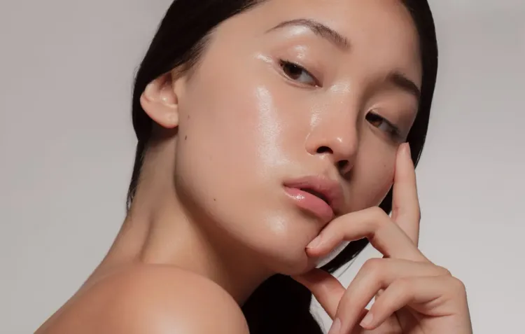 Quá ngán lớp nền dầy cộp như mặt nạ, 'real skin' trở lại và soán ngôi trong lòng chị em