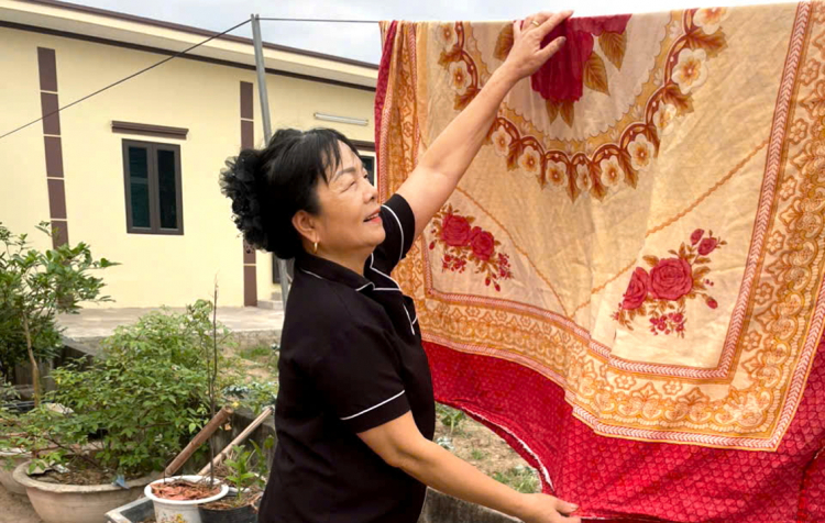 Mẹ ở nhà đã cất chăn chưa?