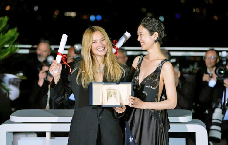 2 người đẹp lật ngược định kiến ở Cannes
