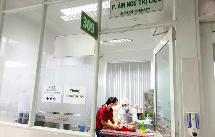 Lạm dụng thiết bị điện tử, trẻ dễ bị chậm nói