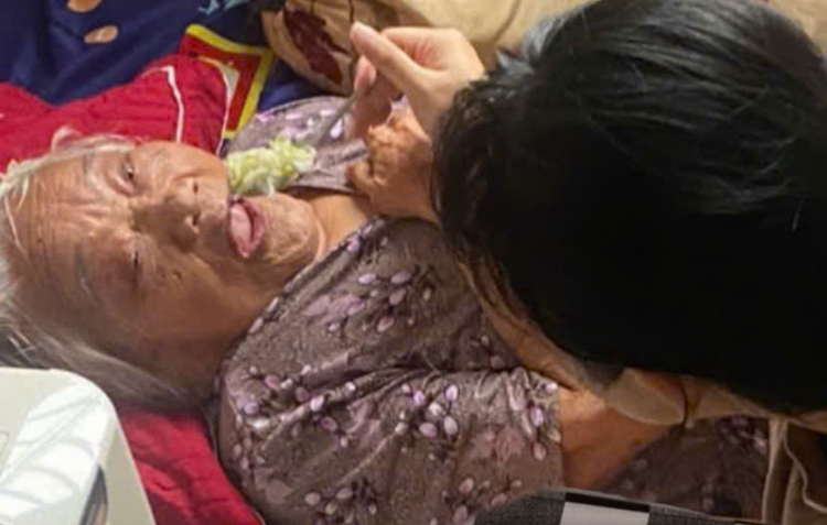 Mẹ già và chuyến tàu ngược thời gian