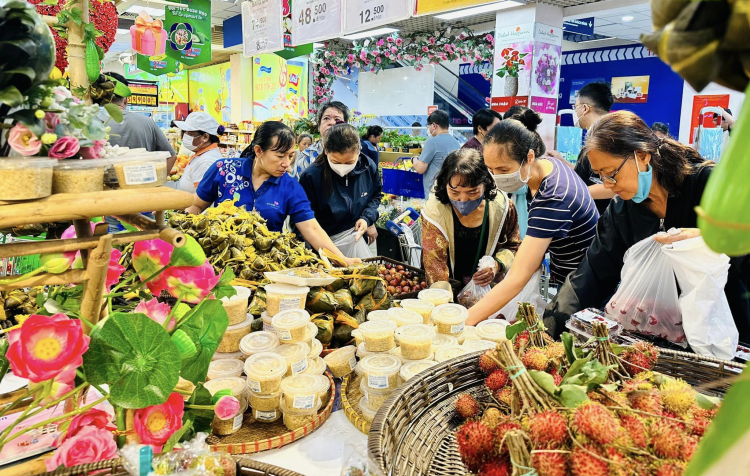 Combo thực phẩm tiện lợi lên ngôi mùa Tết Đoan Ngọ