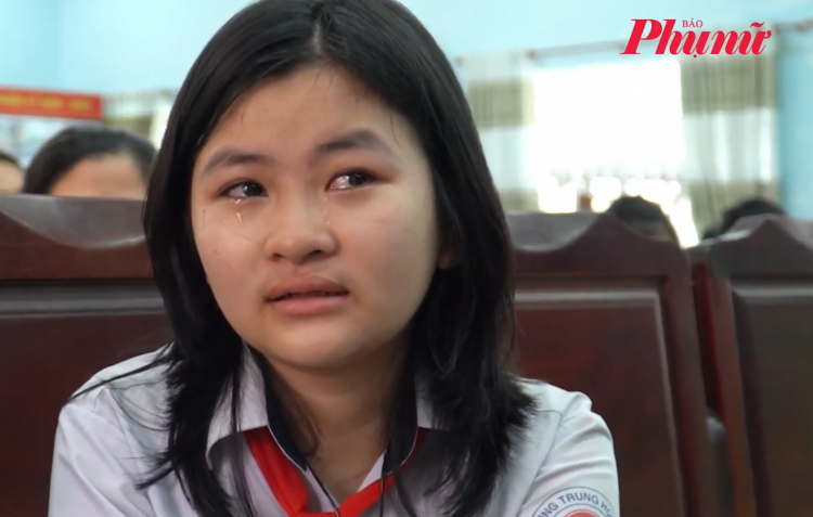 Đừng quên họ: Bữa cơm có thịt của cô học trò mồ côi và ông bà ngoại già yếu