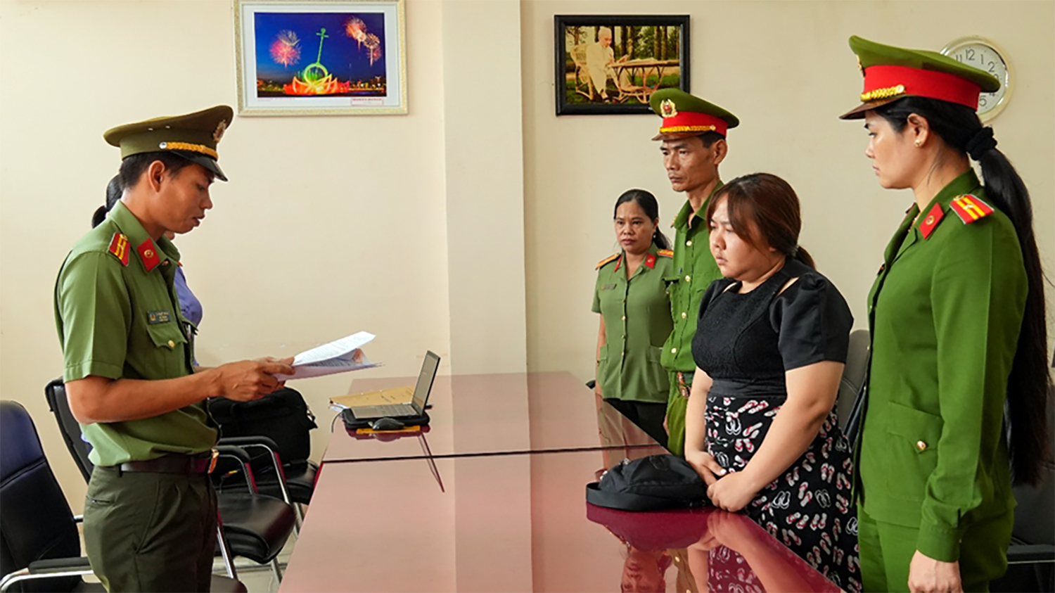 Hậu Giang: Bắt vợ chồng tổ chức đưa 18 người trốn đi Hàn Quốc