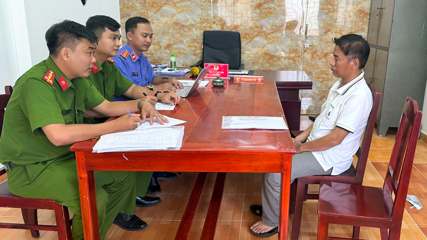 Bí thư, kiêm Chủ tịch xã ở Phú Quốc đầu thú, nộp lại tiền đã nhận hối lộ của công ty LHĐ