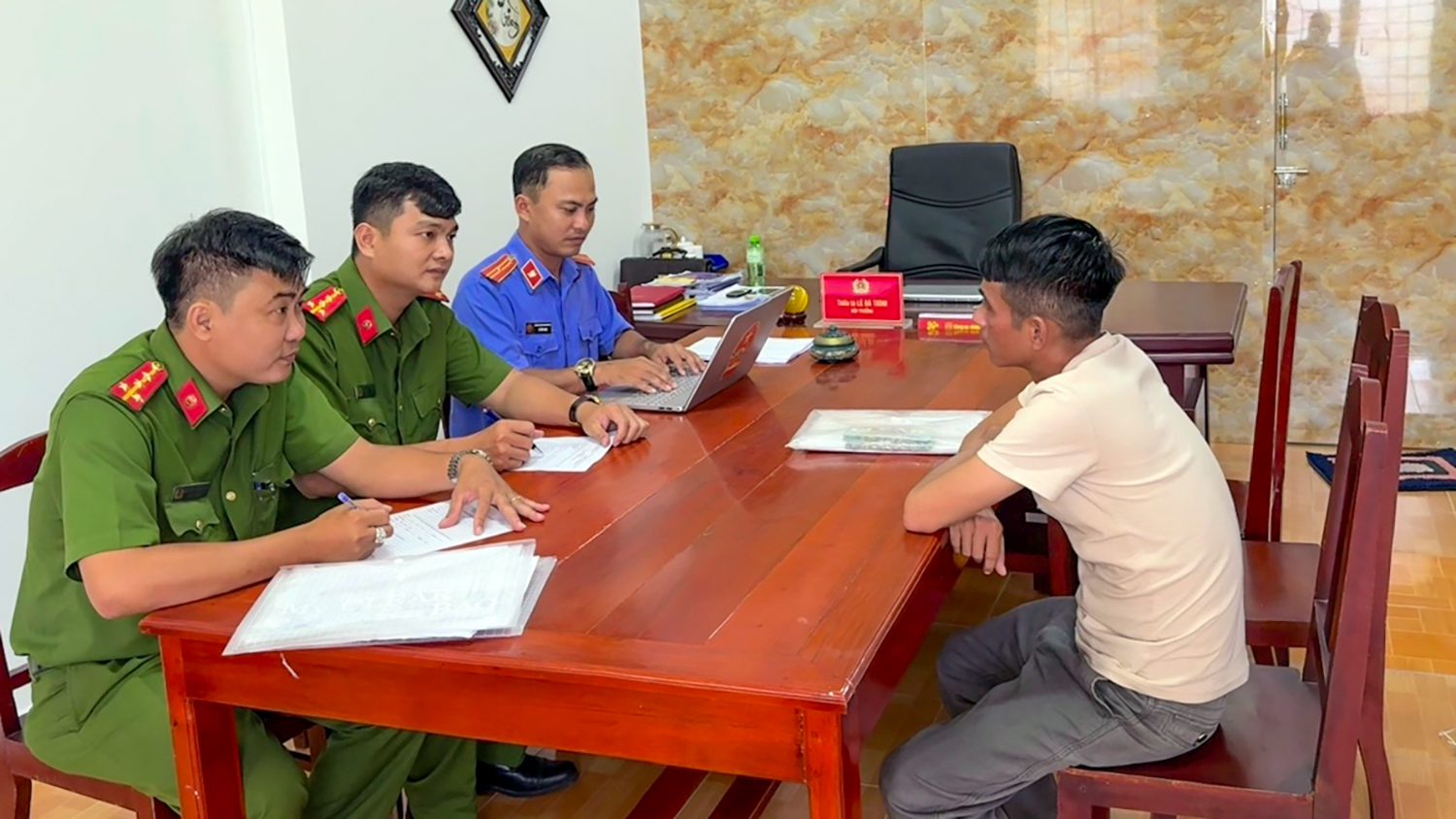 Bí thư, kiêm Chủ tịch xã ở Phú Quốc đầu thú, nộp lại tiền đã nhận hối lộ của công ty LHĐ
