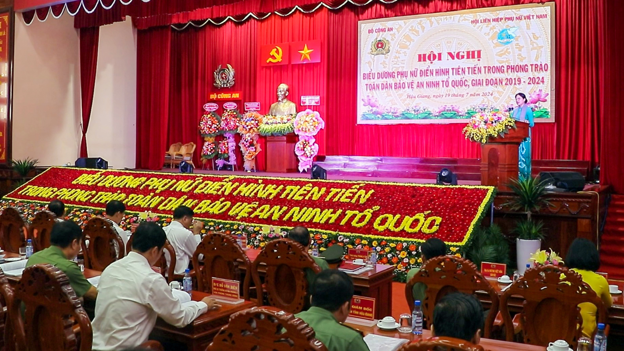 Bộ Công an khen thưởng 72 tập thể và cá nhân trong phong trào toàn dân bảo vệ an ninh Tổ quốc