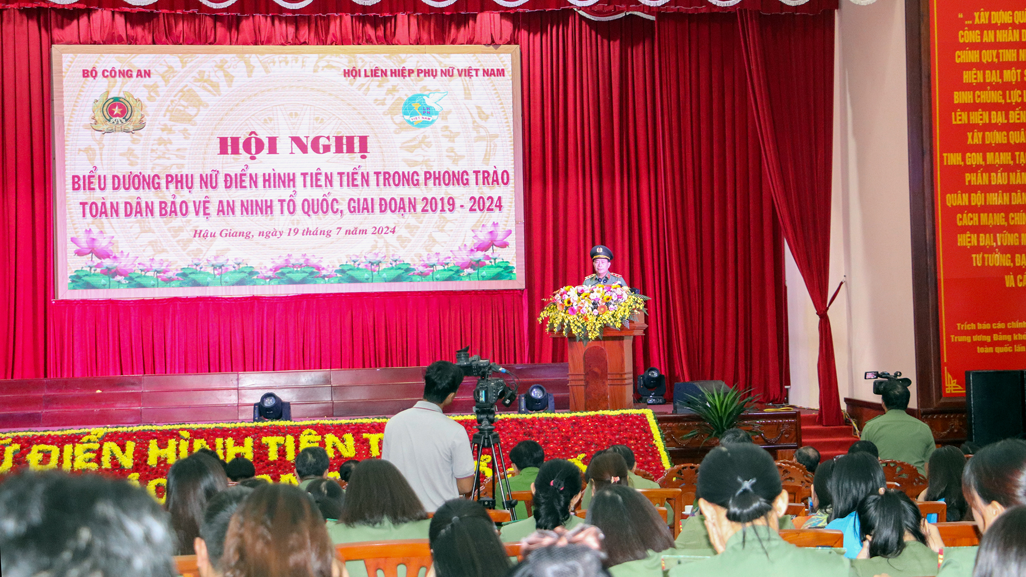 bo-cong-an-khen-thuong-5.jpg