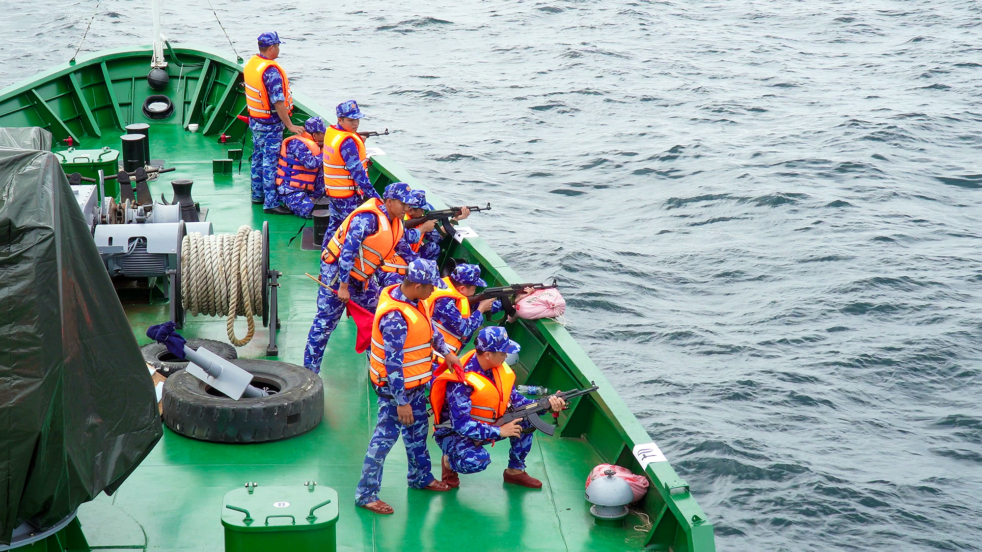 vung-canh-sat-bien-4-dien-tap-ban-dan-that-6.jpg
