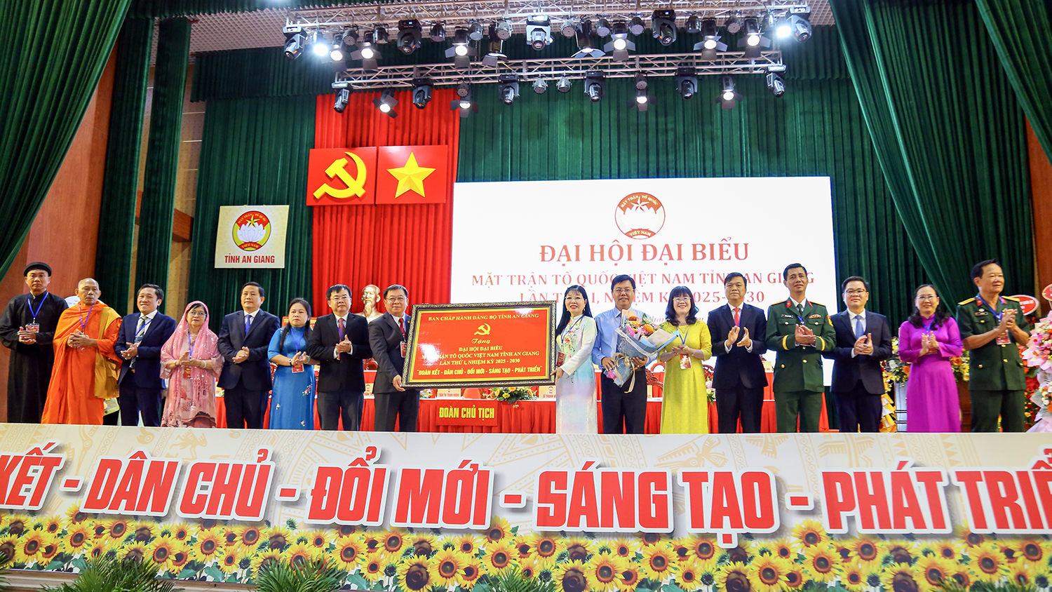 dai-hoi-mttq-an-giang-4.jpg