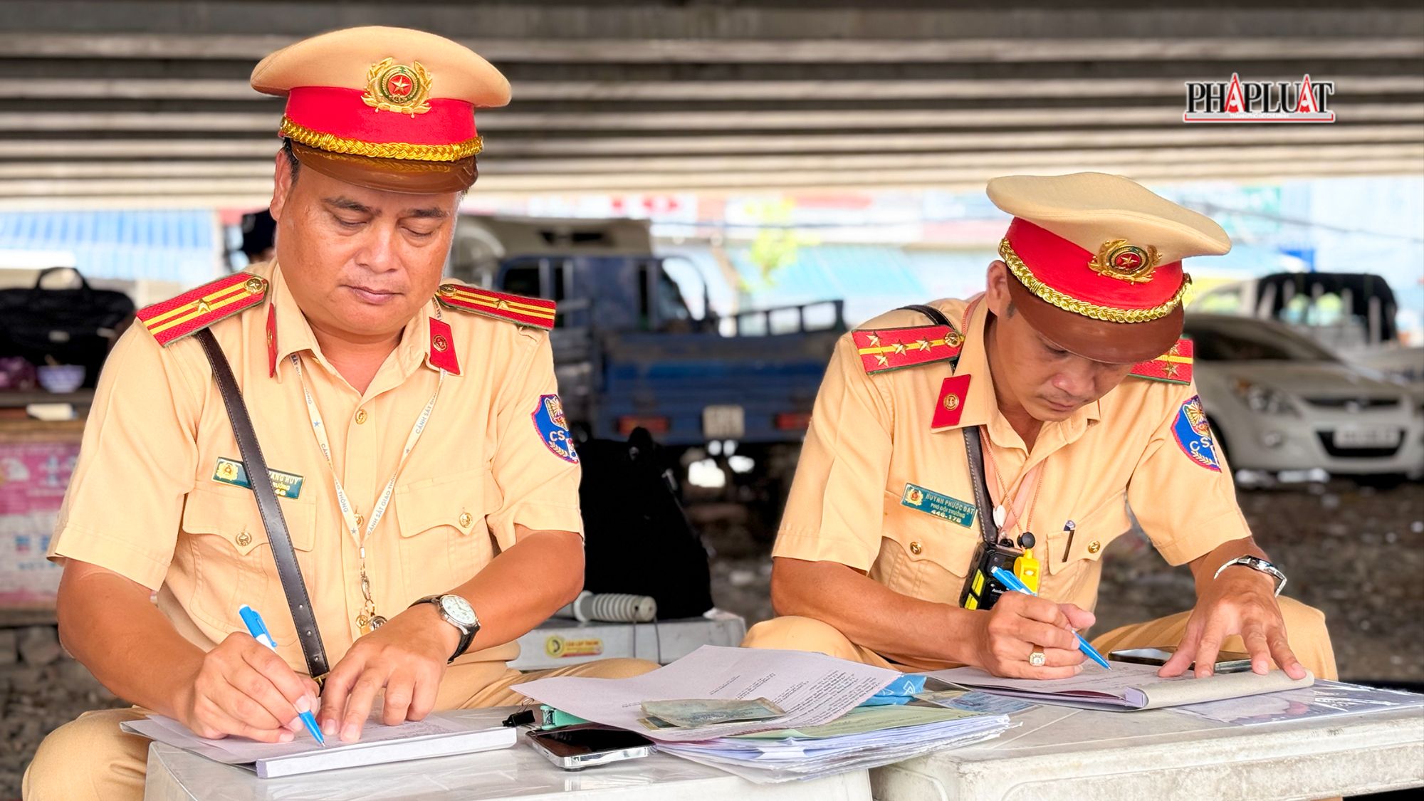 csgt-can-tho-di-nguoc-chieu-cau-quang-trung-1.jpg
