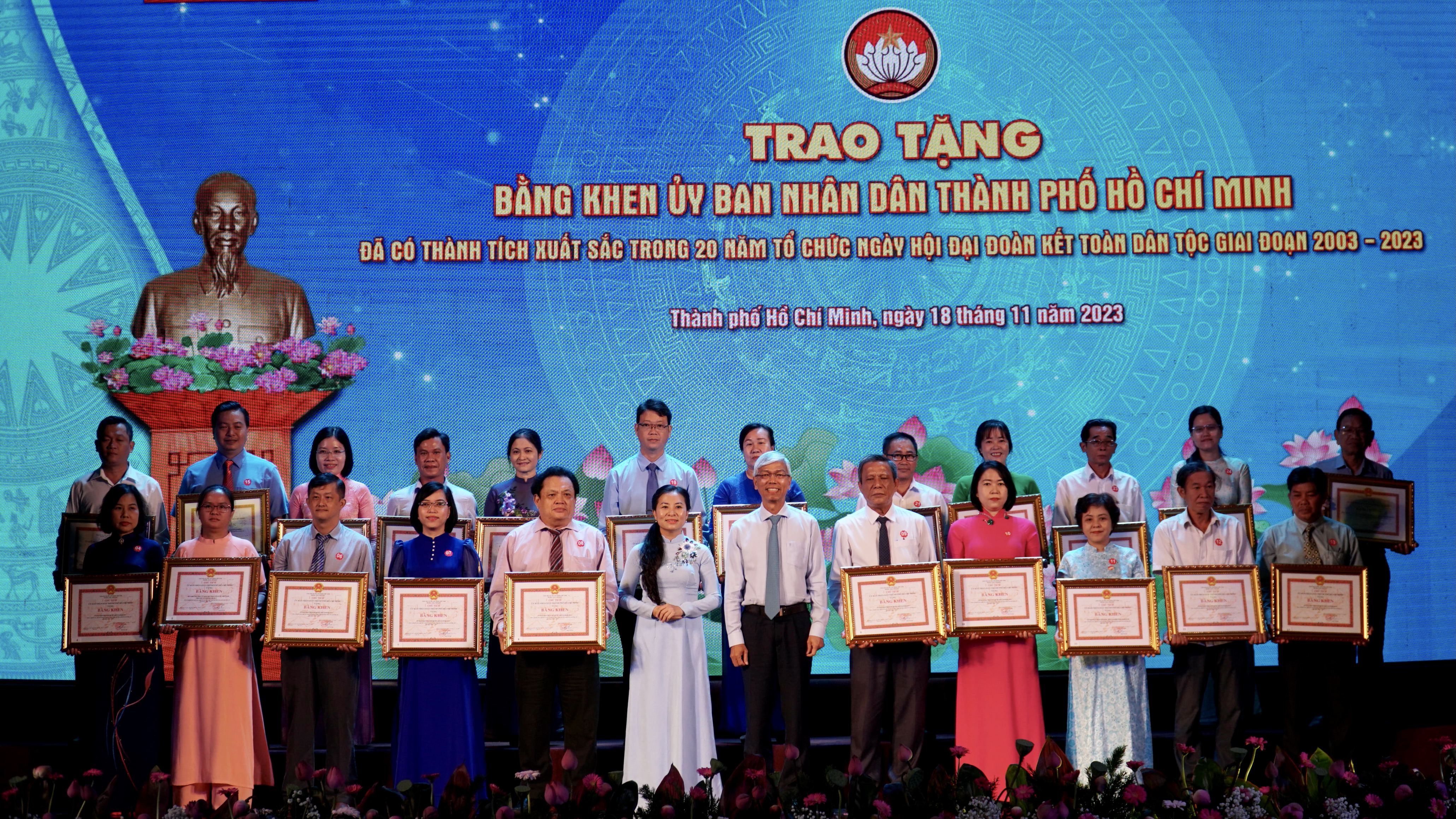 can-bo-mat-tran-5.JPG