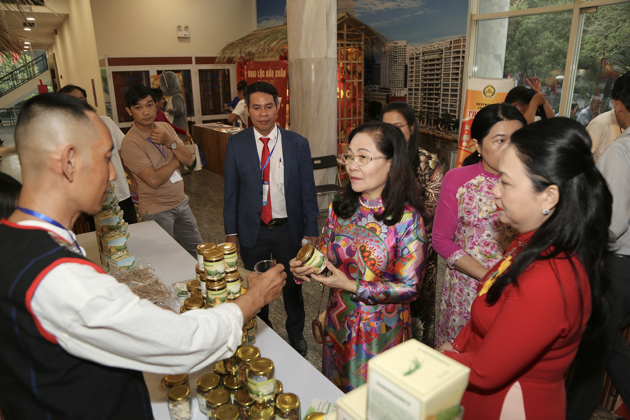 ba-nguyen-thi-le-11.jpg
