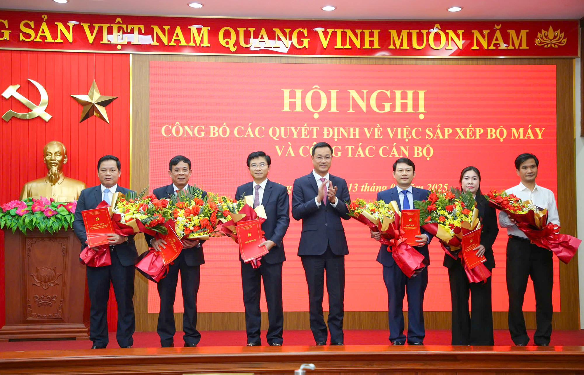 Truong-Ban-tuyen-giao-va-dan-van-tinh-uy-quang-binh (2).jpg