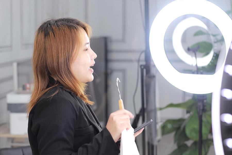 Sôi động thị trường số livestream
