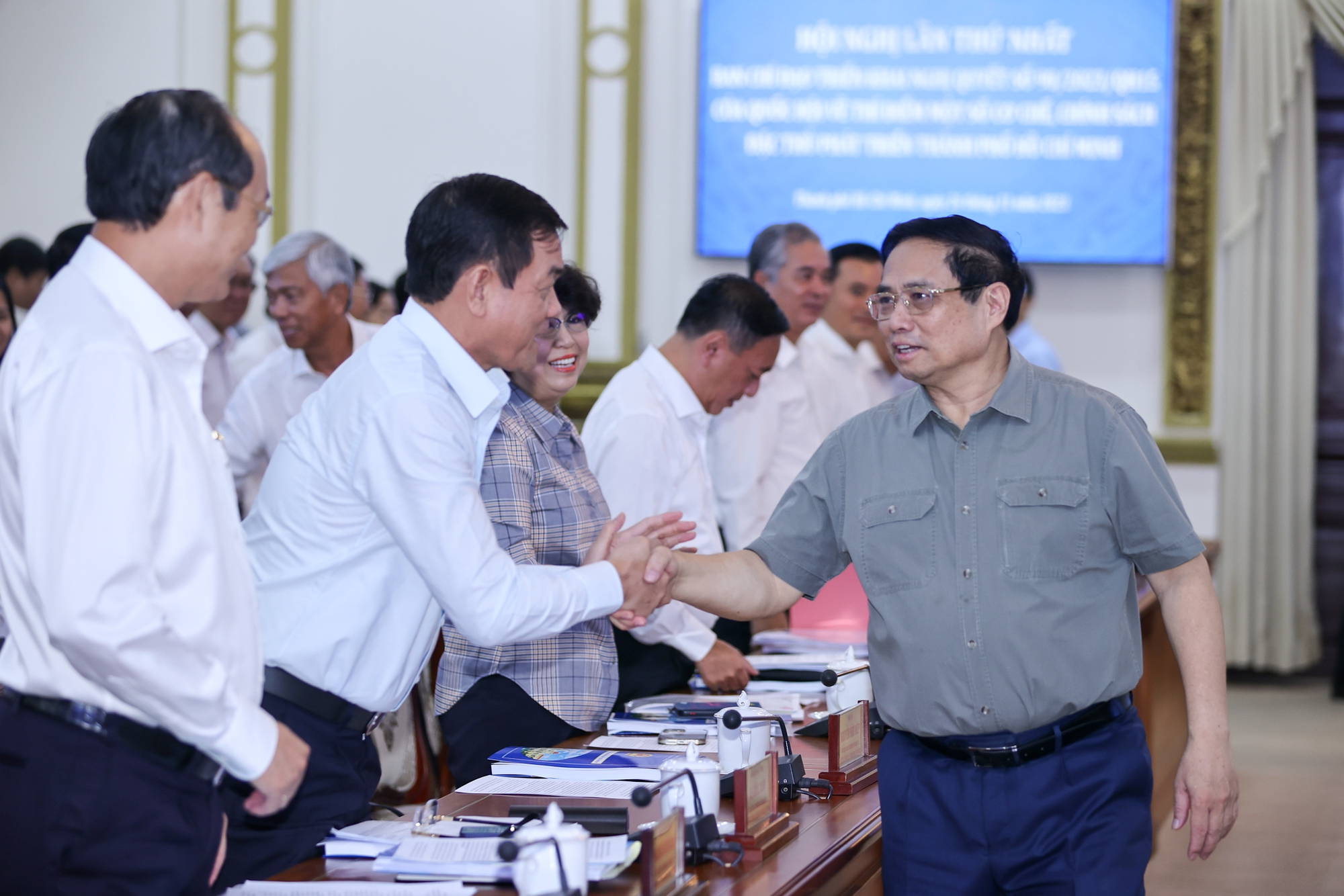 thu-tuong-hop-ban-chi-dao-nghi-quyet-98-tp.hcm.jpeg