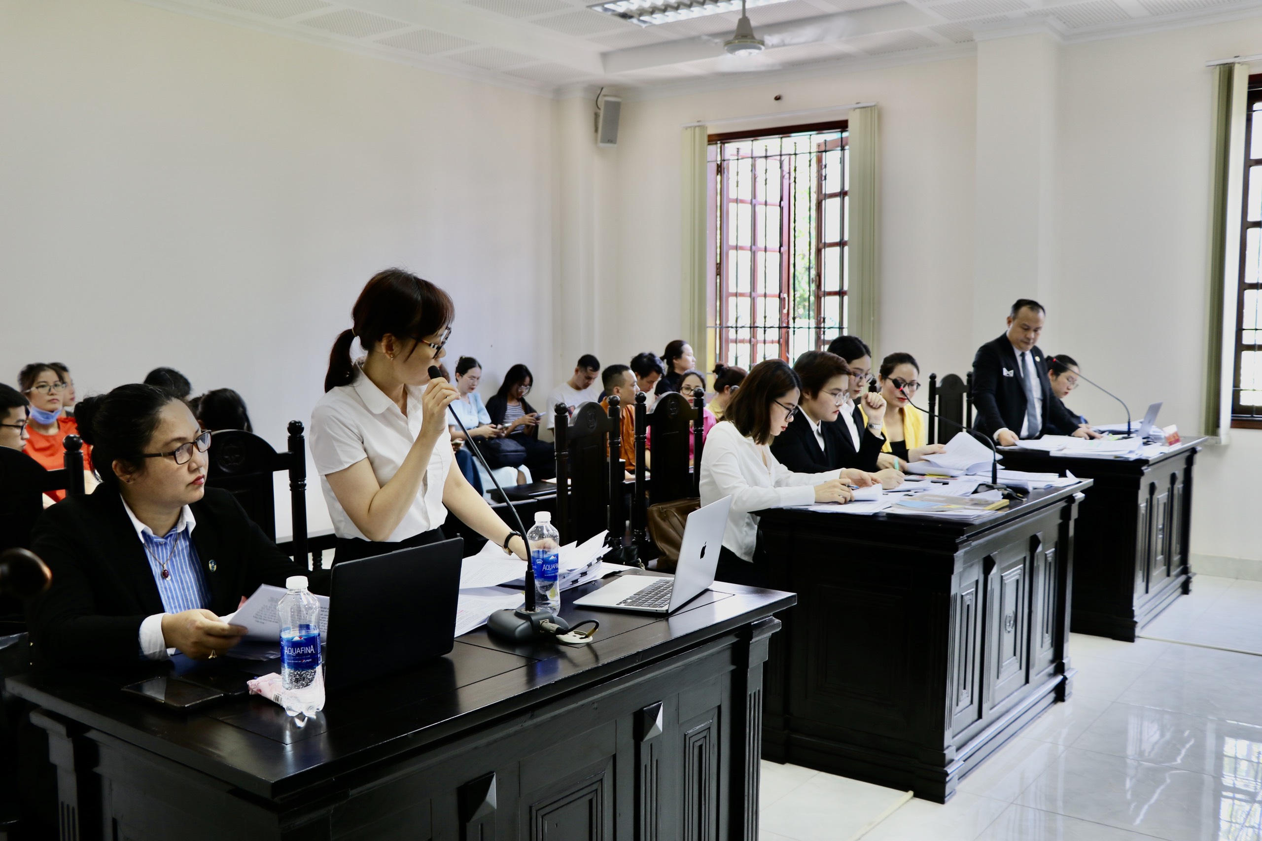 hoa-hau-le-hoang-phuong-phien-toa.jpg