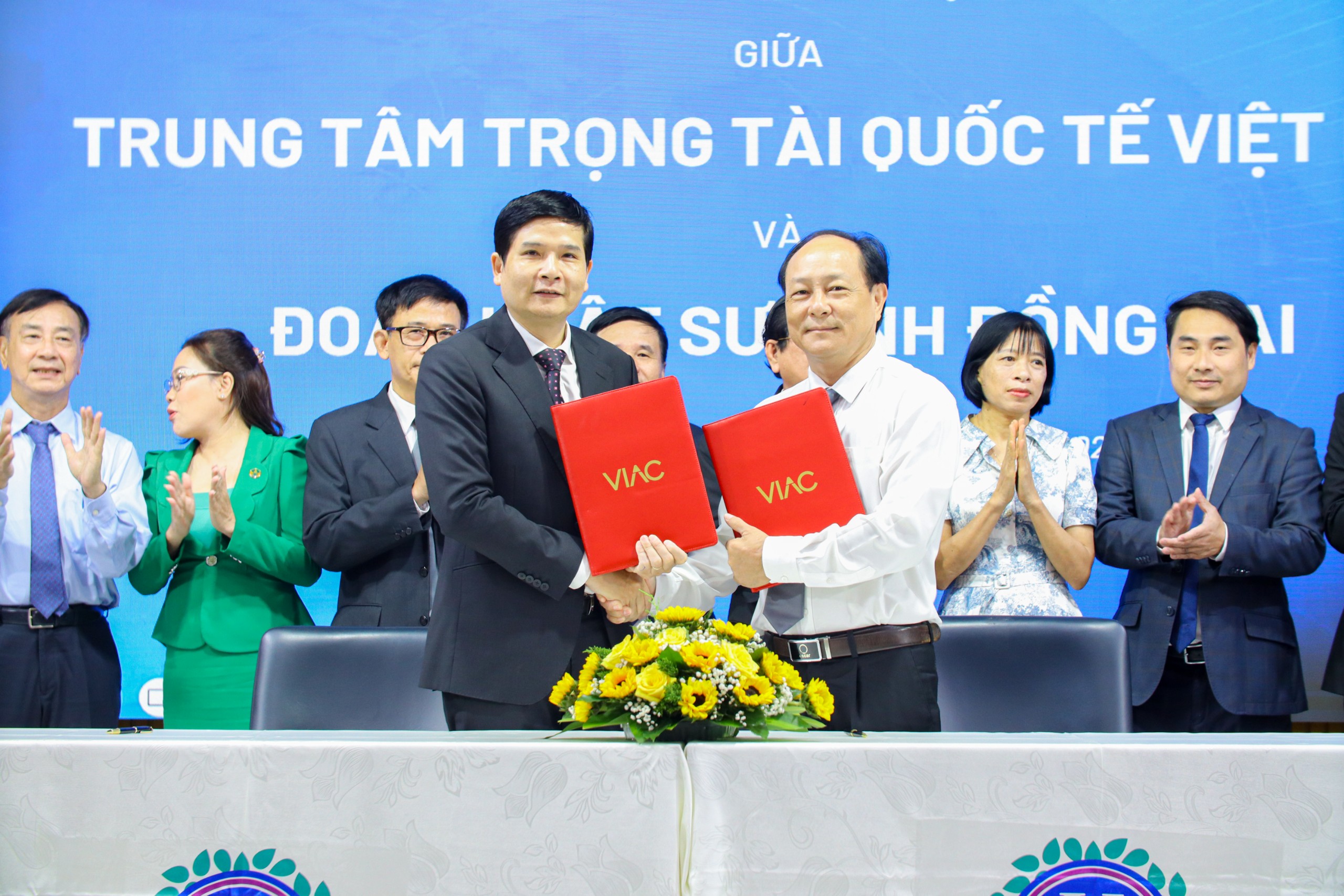 Truong-ĐH-Luat-TP.HCM-ky-ket.jpg