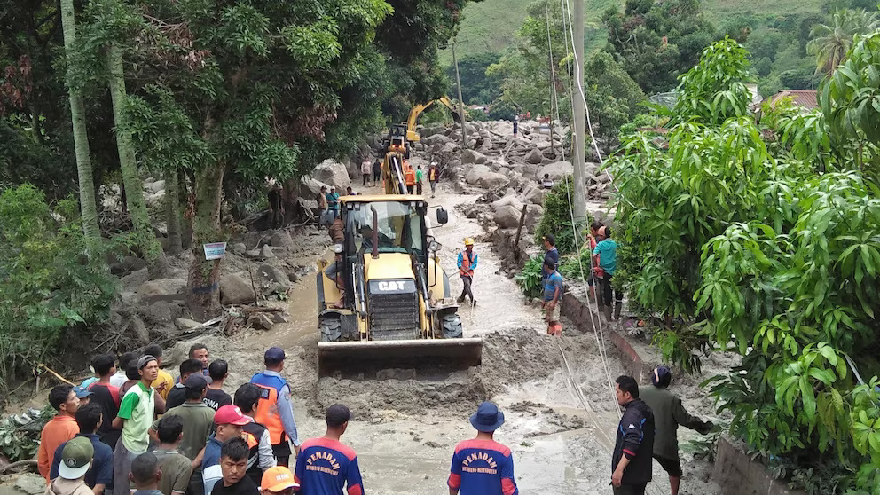 Lũ quét gần hồ núi lửa lớn nhất thế giới, 11 người mất tích