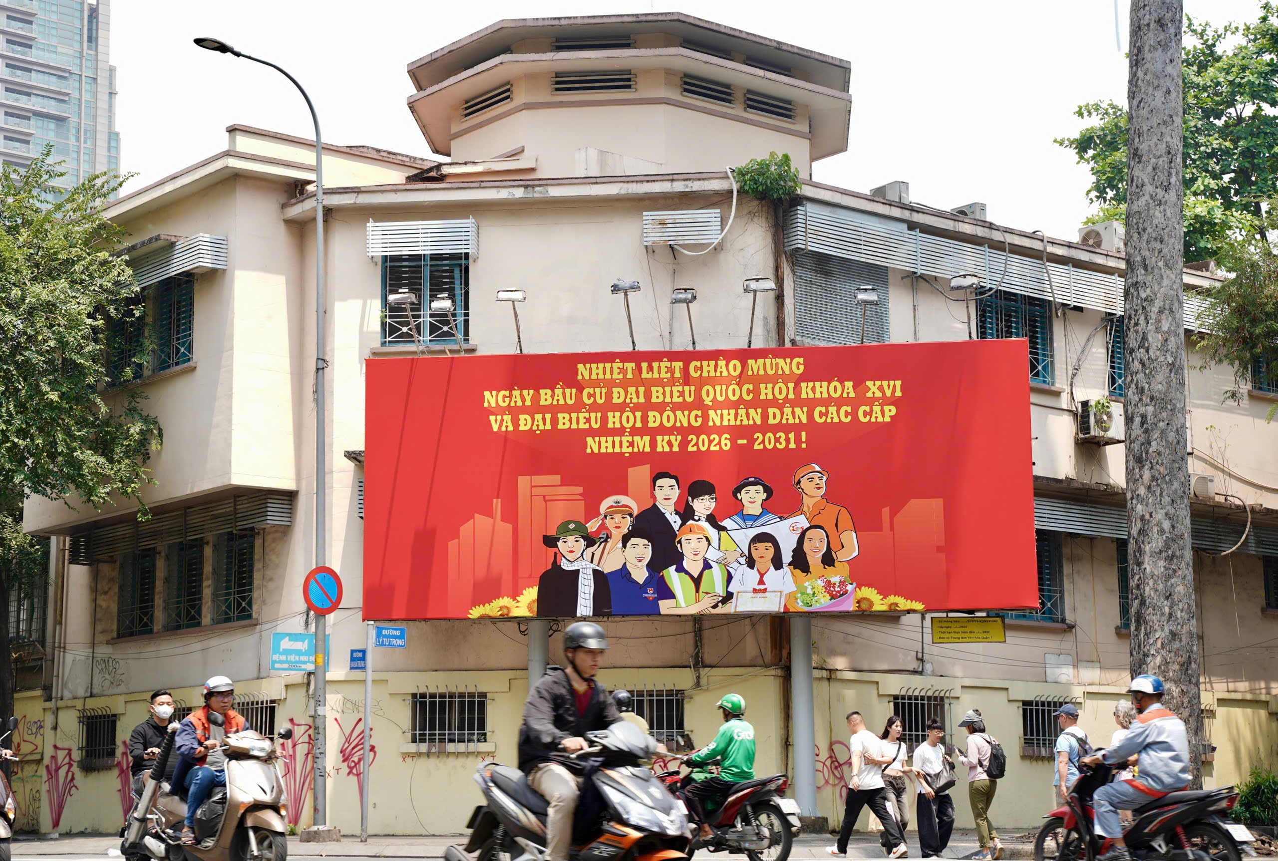 bầu cử-cờ hoa- đại biểu- TP.HCM- khẩu hiệu (17).jpg
