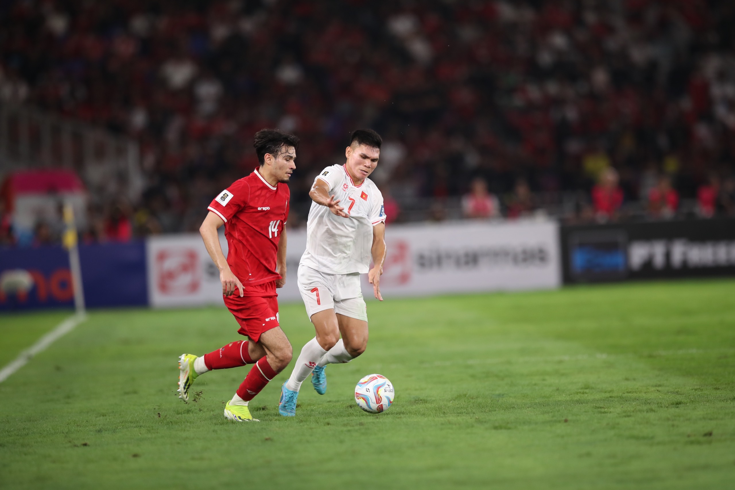nong-nguyen-filip-va-doi-hinh-manh-nhat-cua-hlv-troussier-tai-dau-indonesia (1).jpg