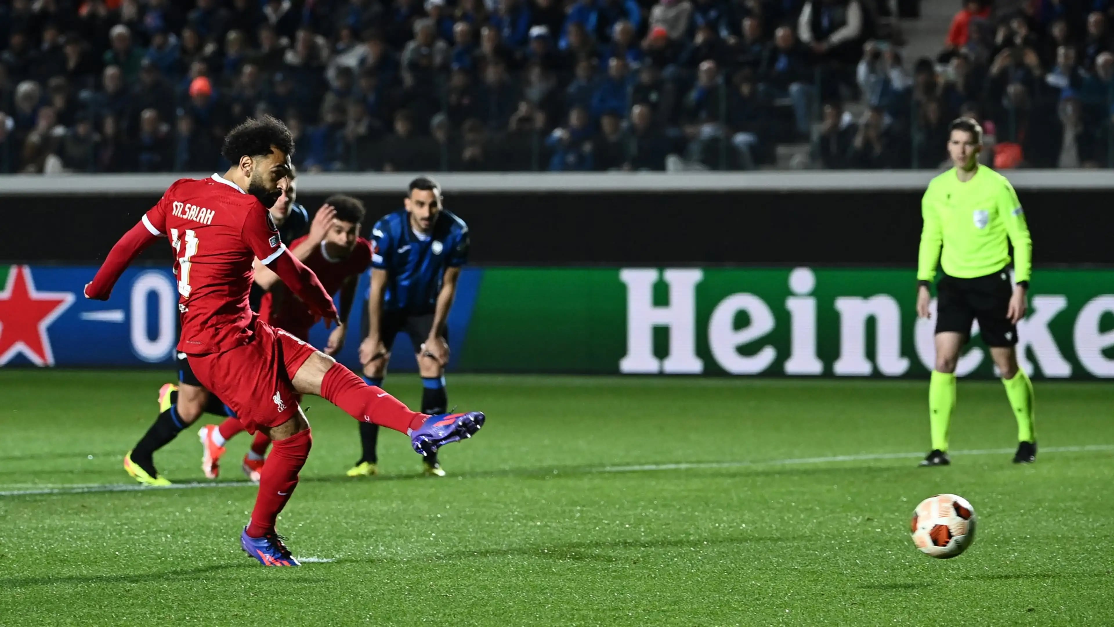 salah-mong-manh-giua-ranh-gioi-nguoi-hung-va-toi-do-cua-liverpool (2).jpg
