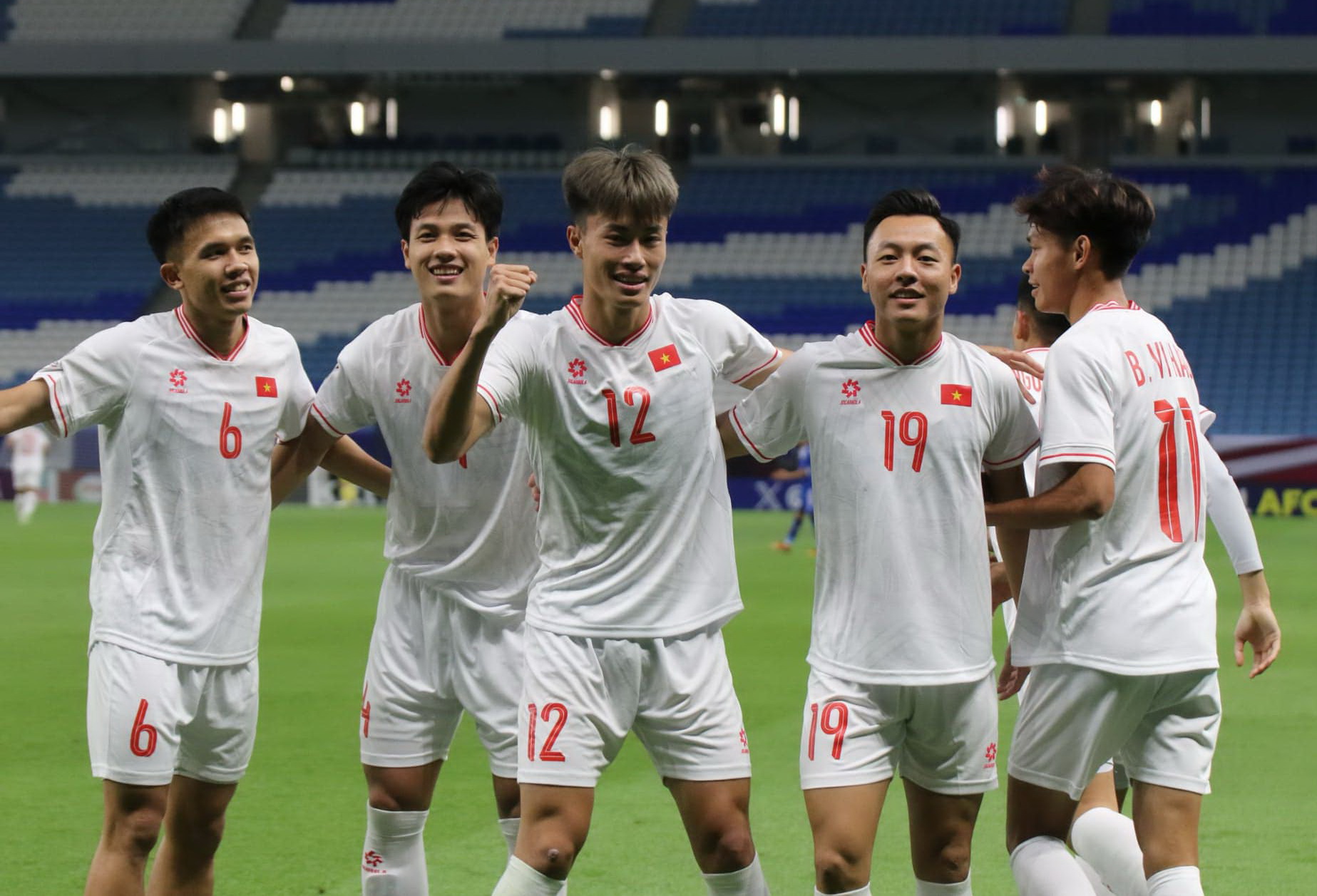 hlv-hoang-anh-tuan-giai-bai-toan-kho-uzbekistan (4).jpg