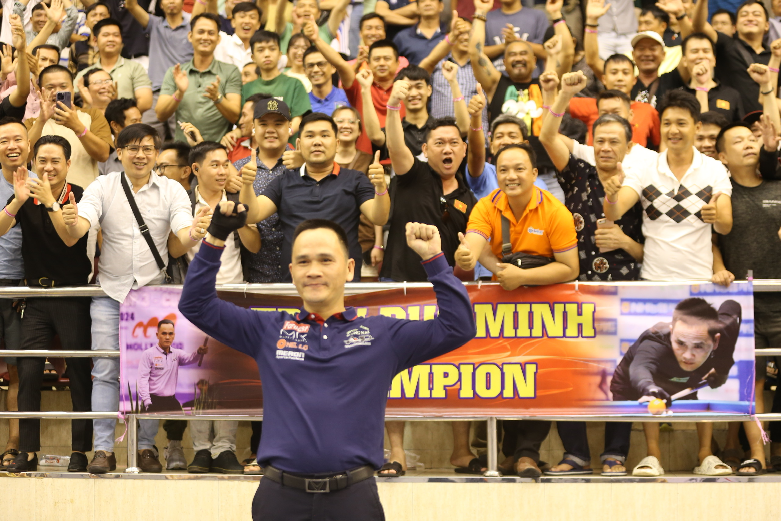 duc-minh-vo-dich-gay-soc-binh-thuan-dang-cai-billiards-world-cup (4).jpg
