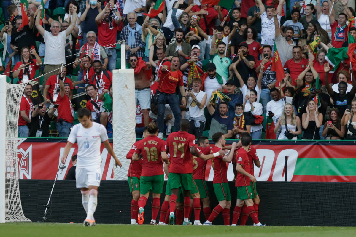 bo-dao-nha-da-khong-nuong-chan-georgia-trong-lan-thu-50-cua-ronaldo (1).jpg