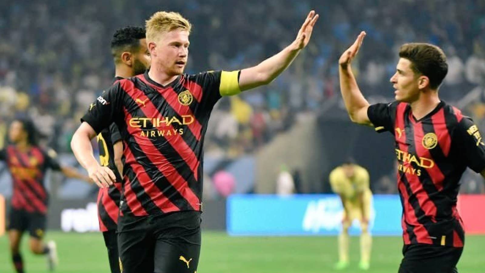hlv-pep-guardiola-giu-lai-bruyne-bo-ngo-tuong-lai-alvarez (2).jpg