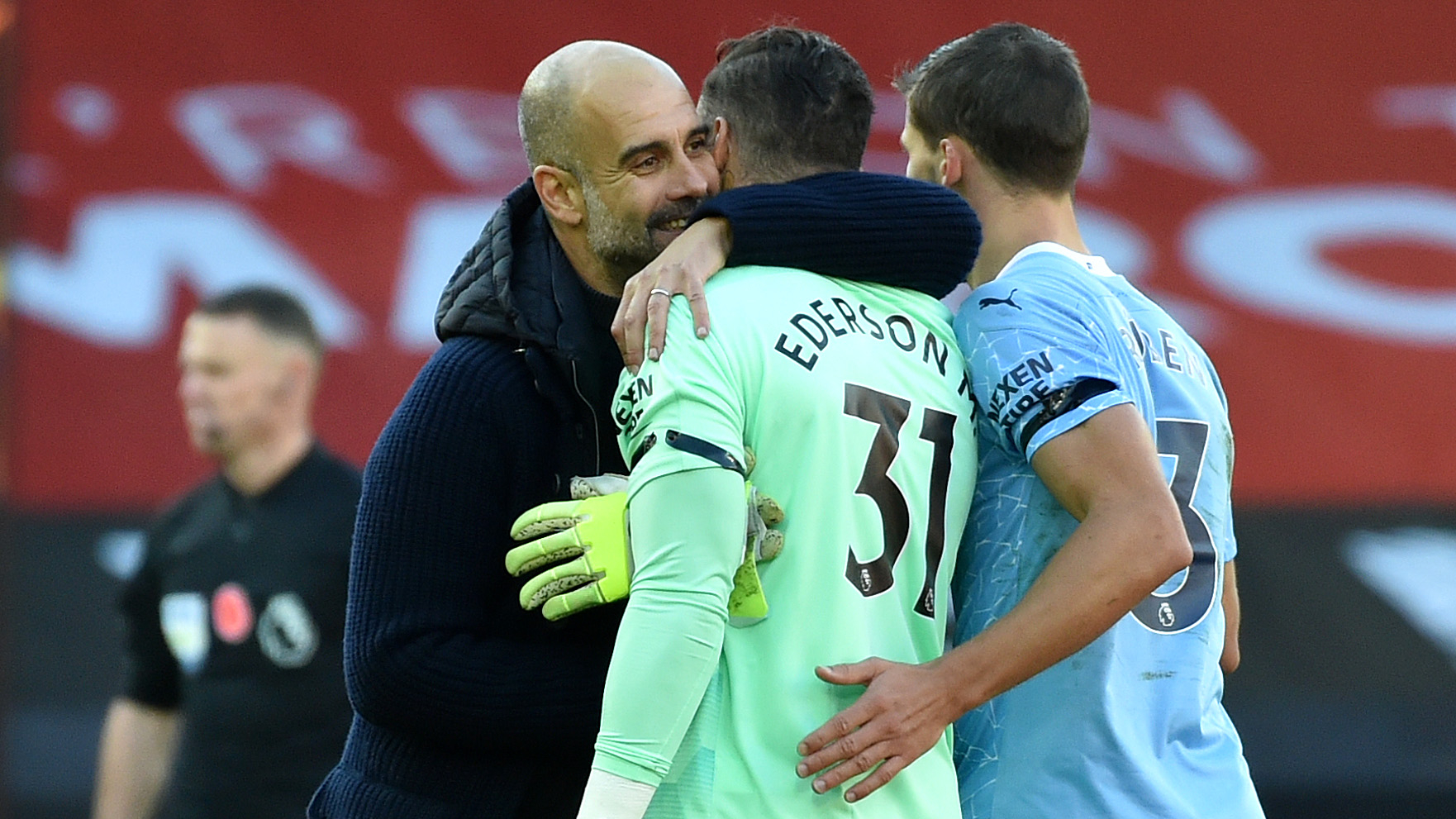 hlv-pep-guardiola-giu-lai-bruyne-bo-ngo-tuong-lai-alvarez (3).jpg