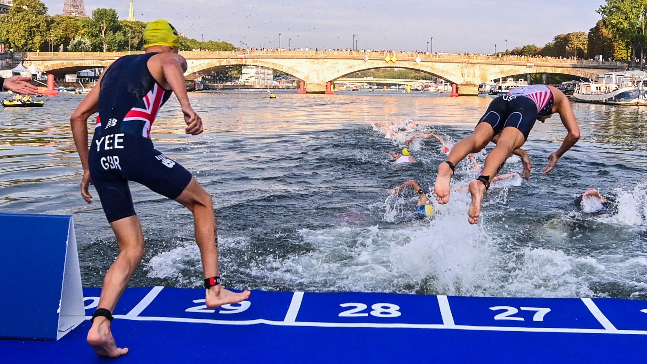 soc-nuoc-song-seine-o-nhiem-gay-roi-cac-nha-to-chuc-olympic-paris-2024 (3).jpg